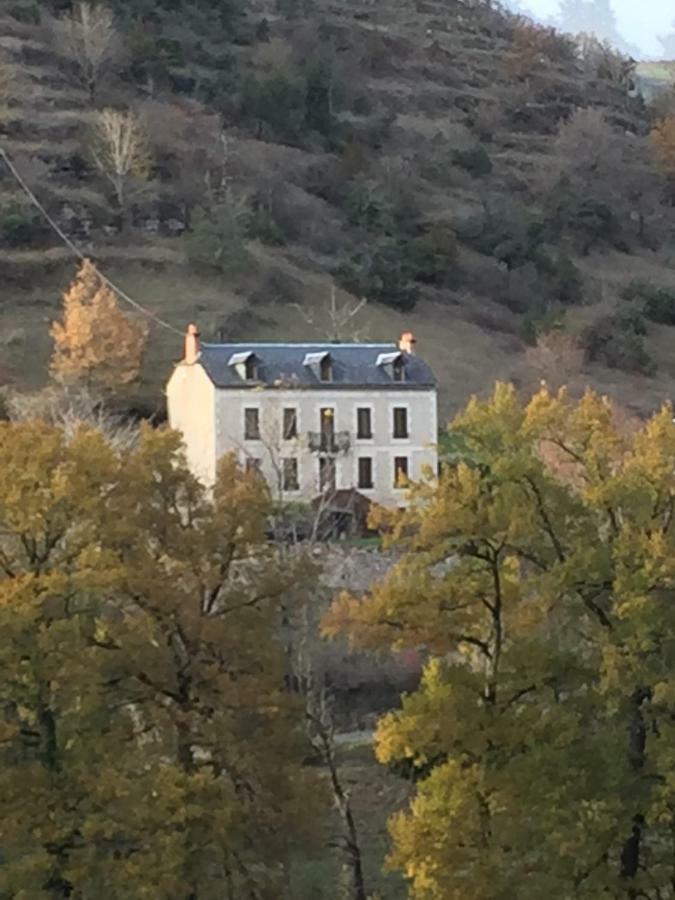 Aux Berges Du Coubisou Bed & Breakfast Exterior foto